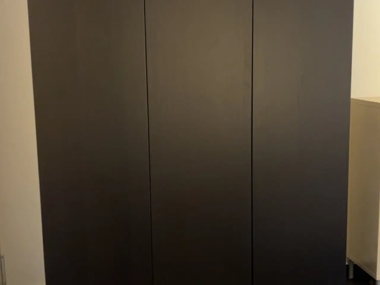 Billede 1 - Stort fint tøjskab 