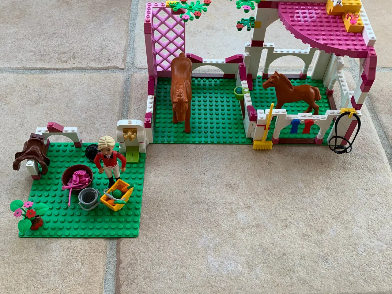 Billede 1 - Lego Belville hestestald 7585