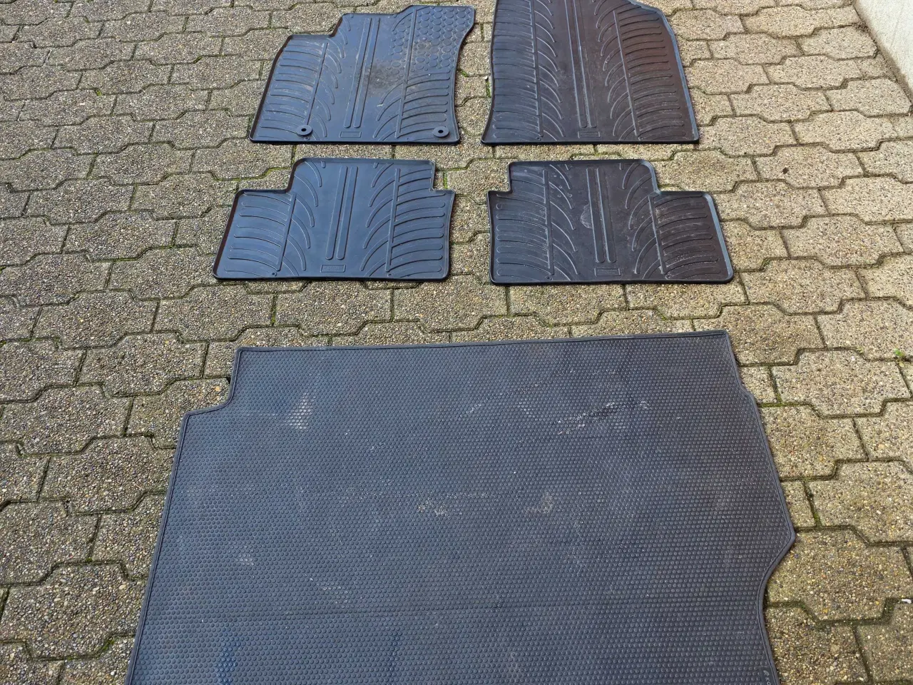 Billede 1 - Gummimåttesæt samt bagagerums måtte til Kia XCeed 