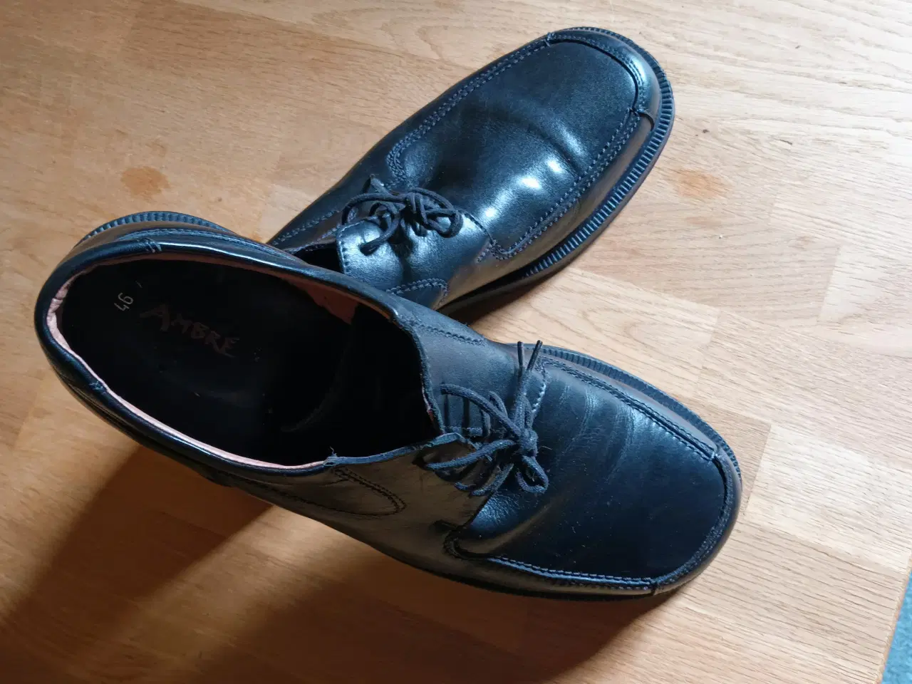 Billede 2 - Gode sorte læder sko