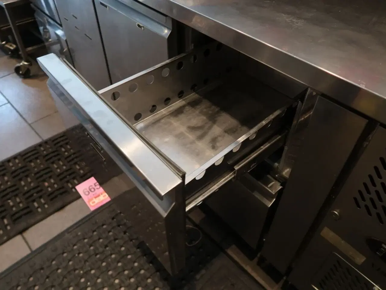 Billede 3 - Kølebord med 4 døre og bagkant - Tefcold CK7410 - 533 liter