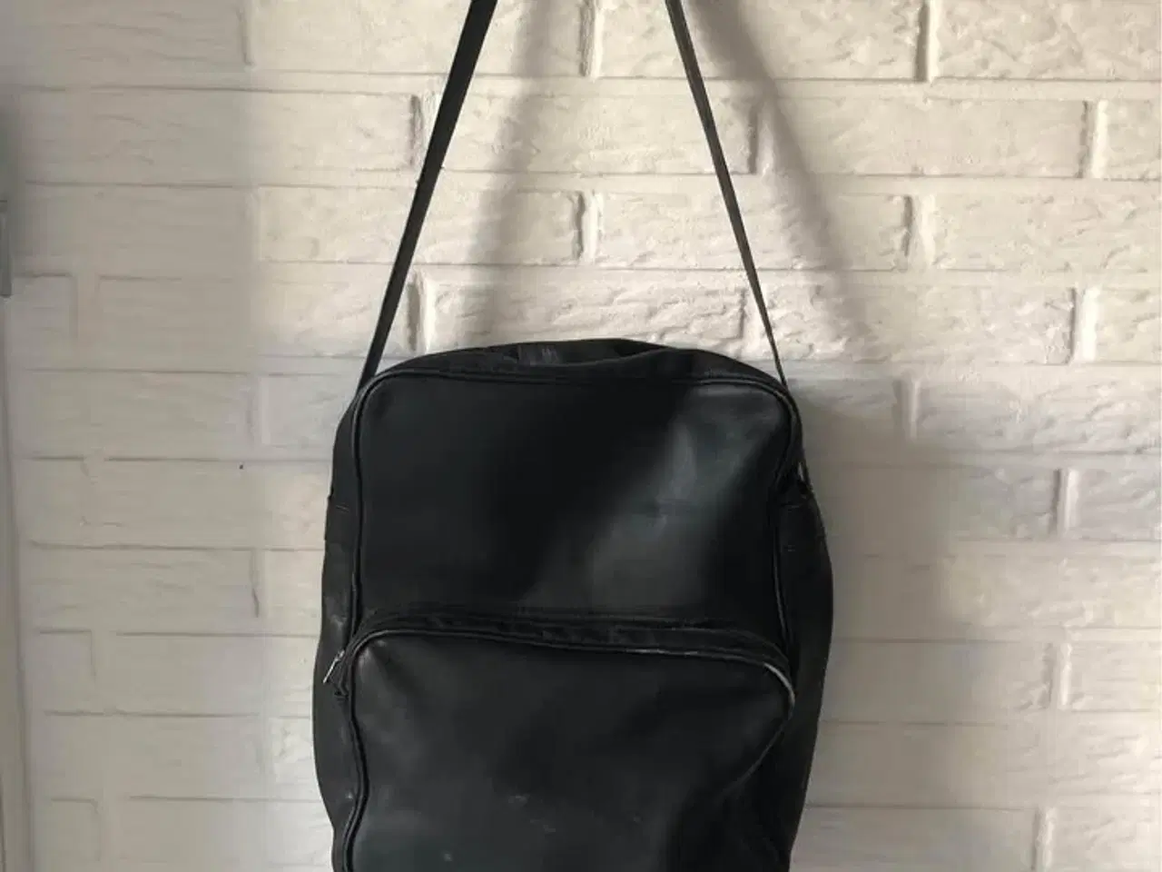 Billede 2 - Skuldertasker med 3 rum i sort kalveskind