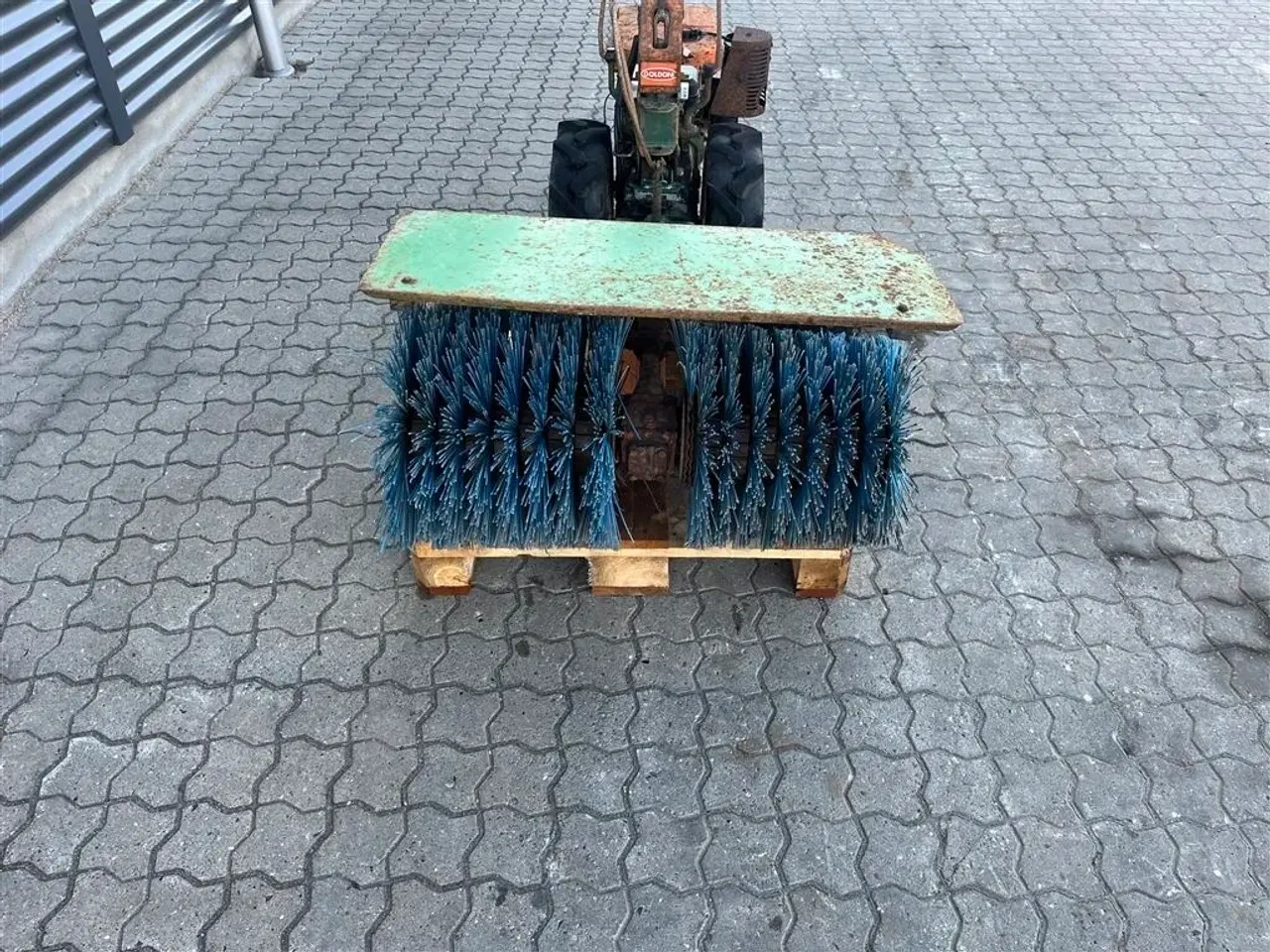 Billede 6 - Goldoni J451 tohjulet traktor med kost
