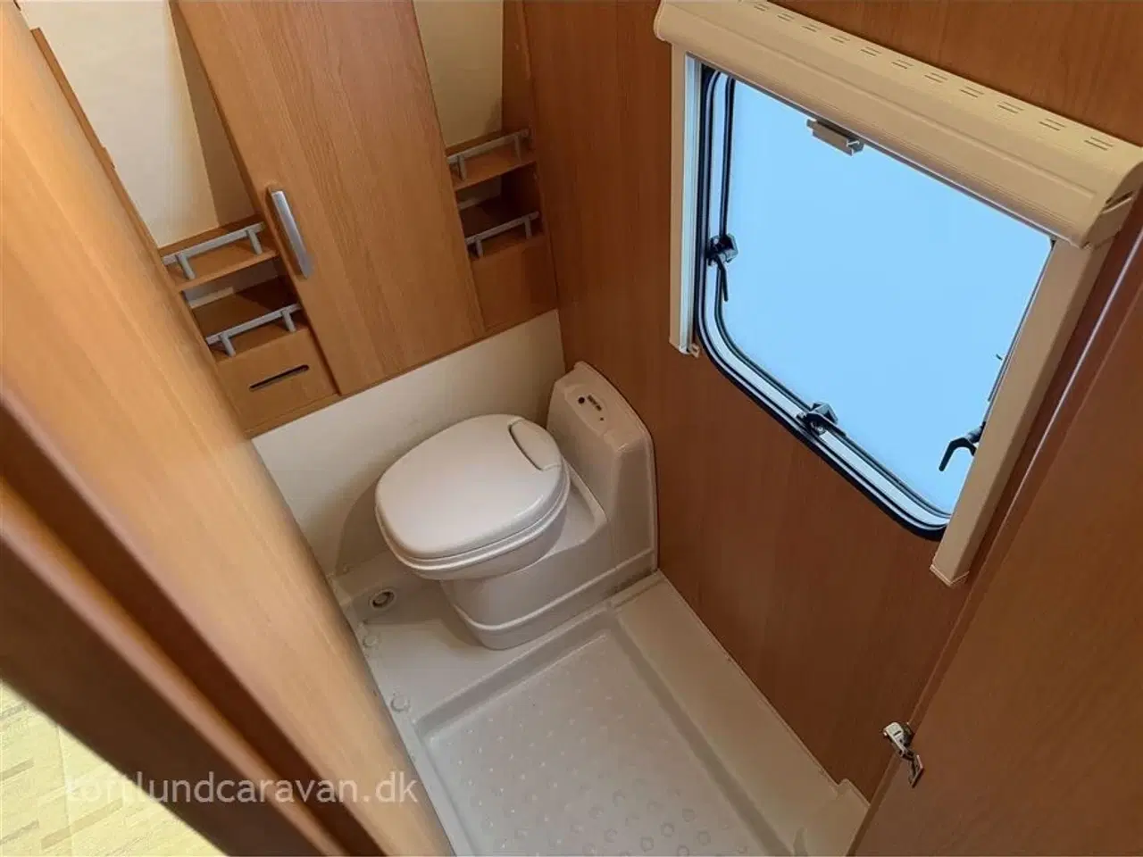 Billede 6 - 2008 - Wilk S3*** 490 HTD 1 ejers, SUPERFLOT med dobbeltseng, m/MOVER, gasbageovn mv. ET GODT TILBUD.