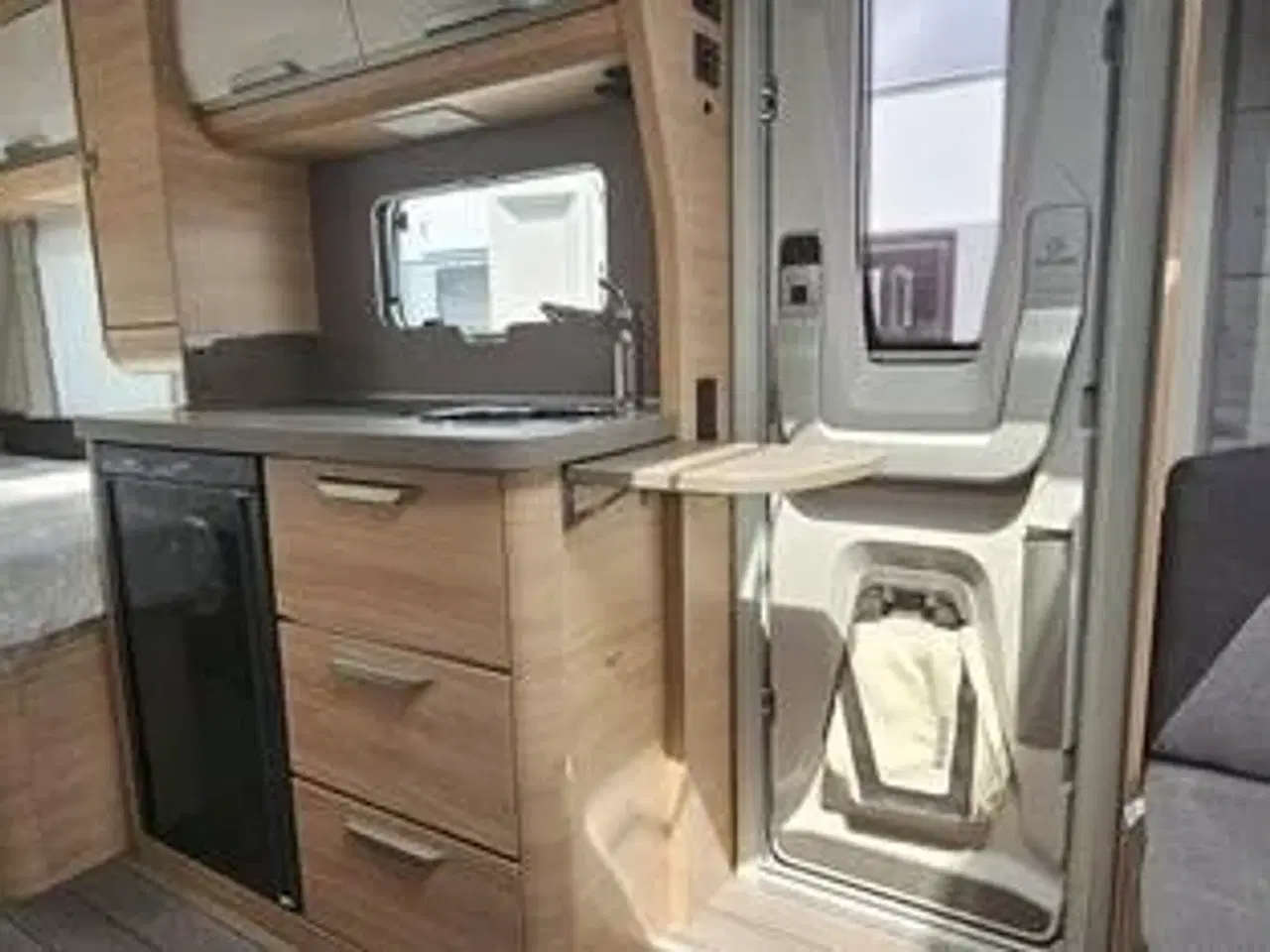 Billede 6 - Knaus Südwind 460 EU  - VINTERTILBUD  Mover Kr: 1.- Spar 18.698