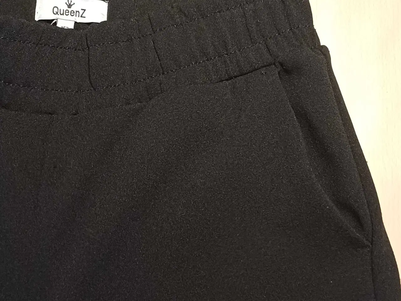 Billede 3 - QueenZ bukser str.152