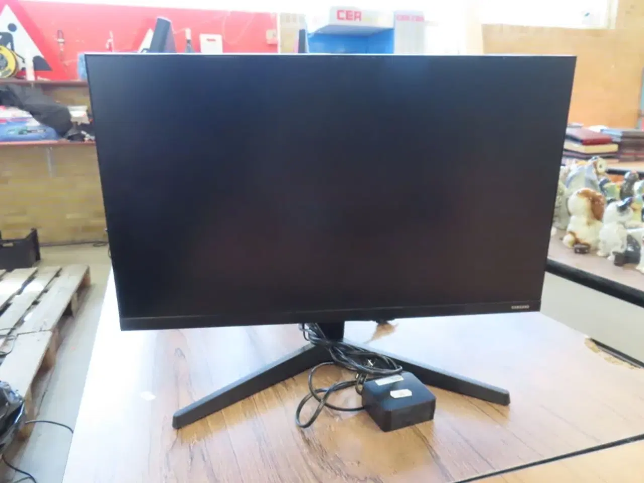 Billede 1 - 27" Computerskærm SAMSUNG F24T350HR