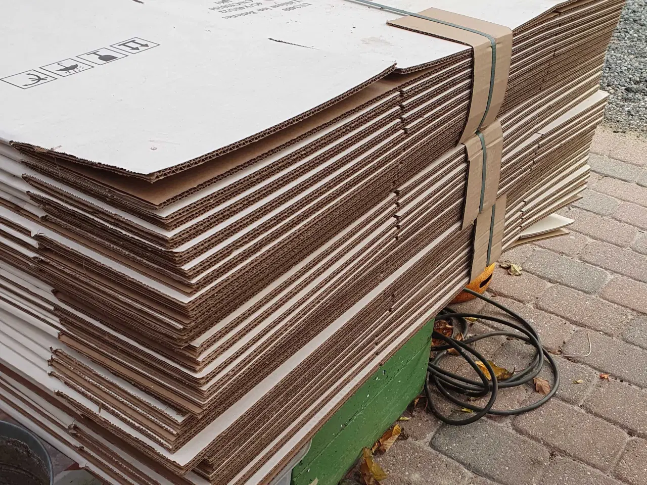 Billede 2 - Papkasser bundtet bortgives