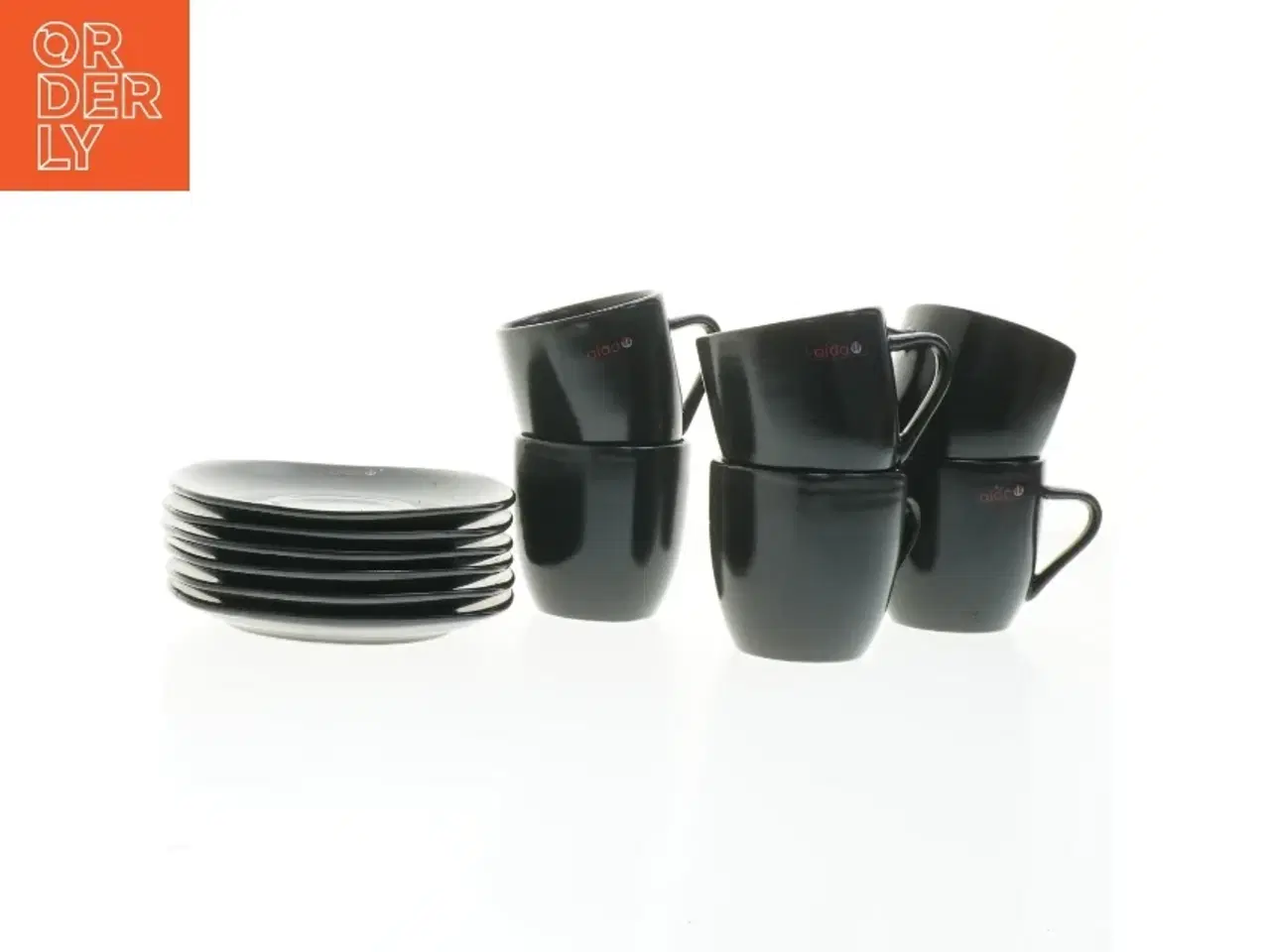 Billede 1 - Sort sæt af kopper og underkopper fra aida