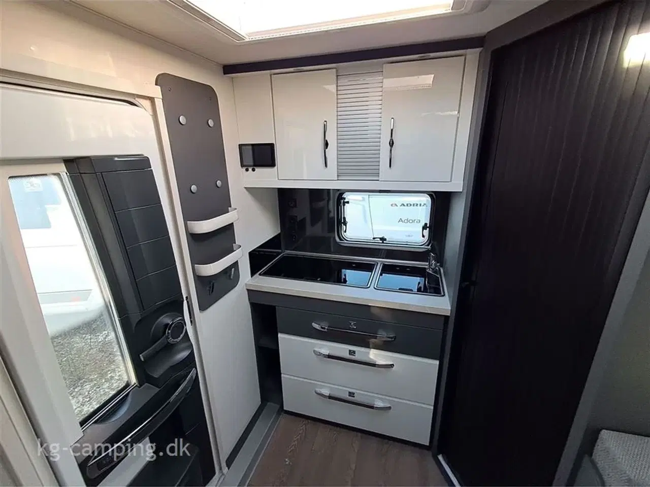 Billede 9 - 2026 - Hobby Excellent 460 SL   2026 model - Flot lille rejsevogn som kan nedvejes til 1350 kg.