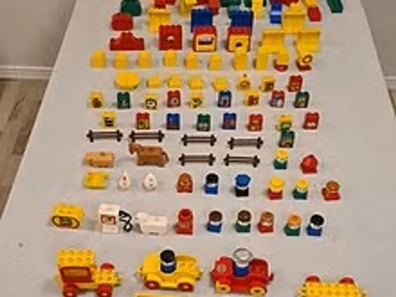 Billede 7 - LEGO DUPLO byggesæt med tog og figurer
