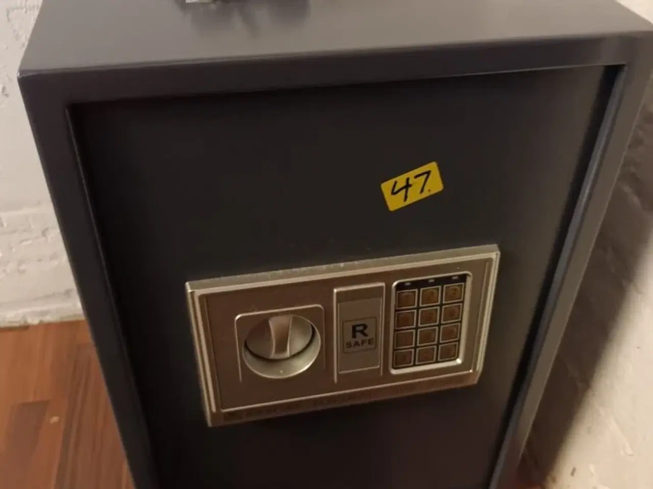 Billede 1 - Pengeskab til kode og nøgle