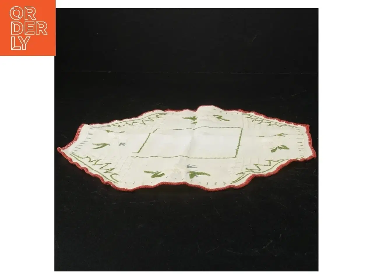 Billede 2 - Broderet lysedug (str. 27 x 27 cm)