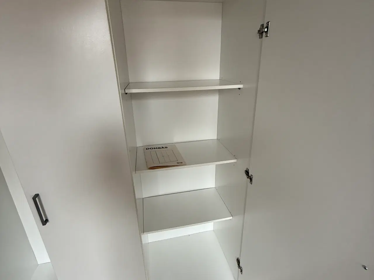 Billede 3 - Dombås garderobeskab fra IKEA