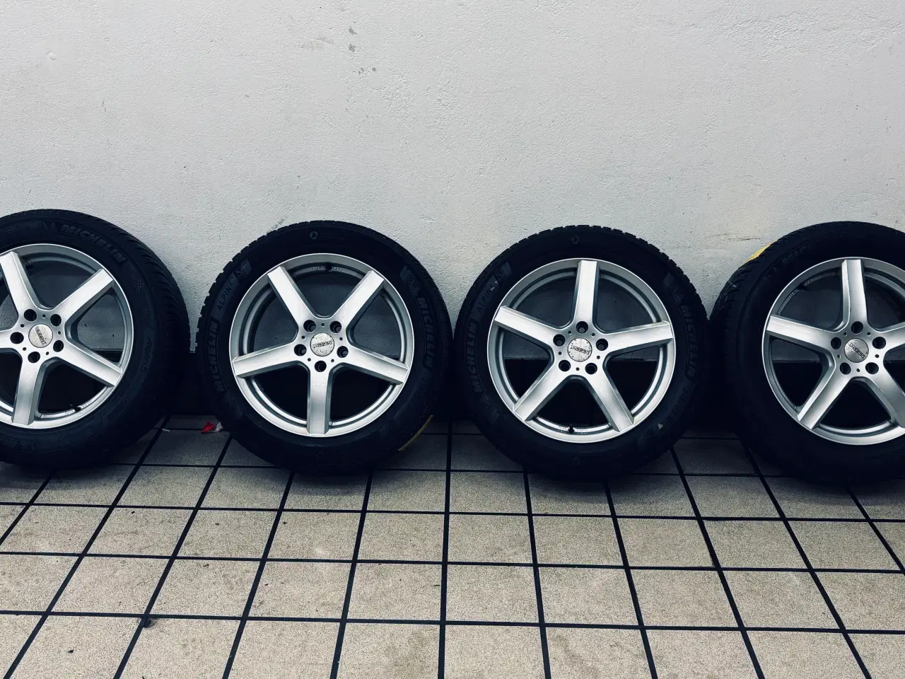 Billede 6 - Sælger alufælge med Michelin vinterdæk – 225/50 R1