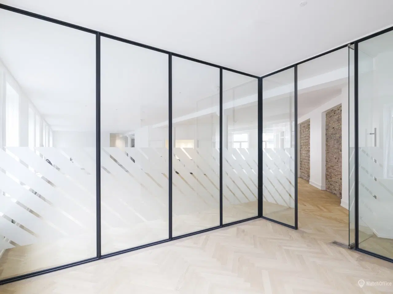 Billede 9 - Indbydende kontorer i stilsikre rammer