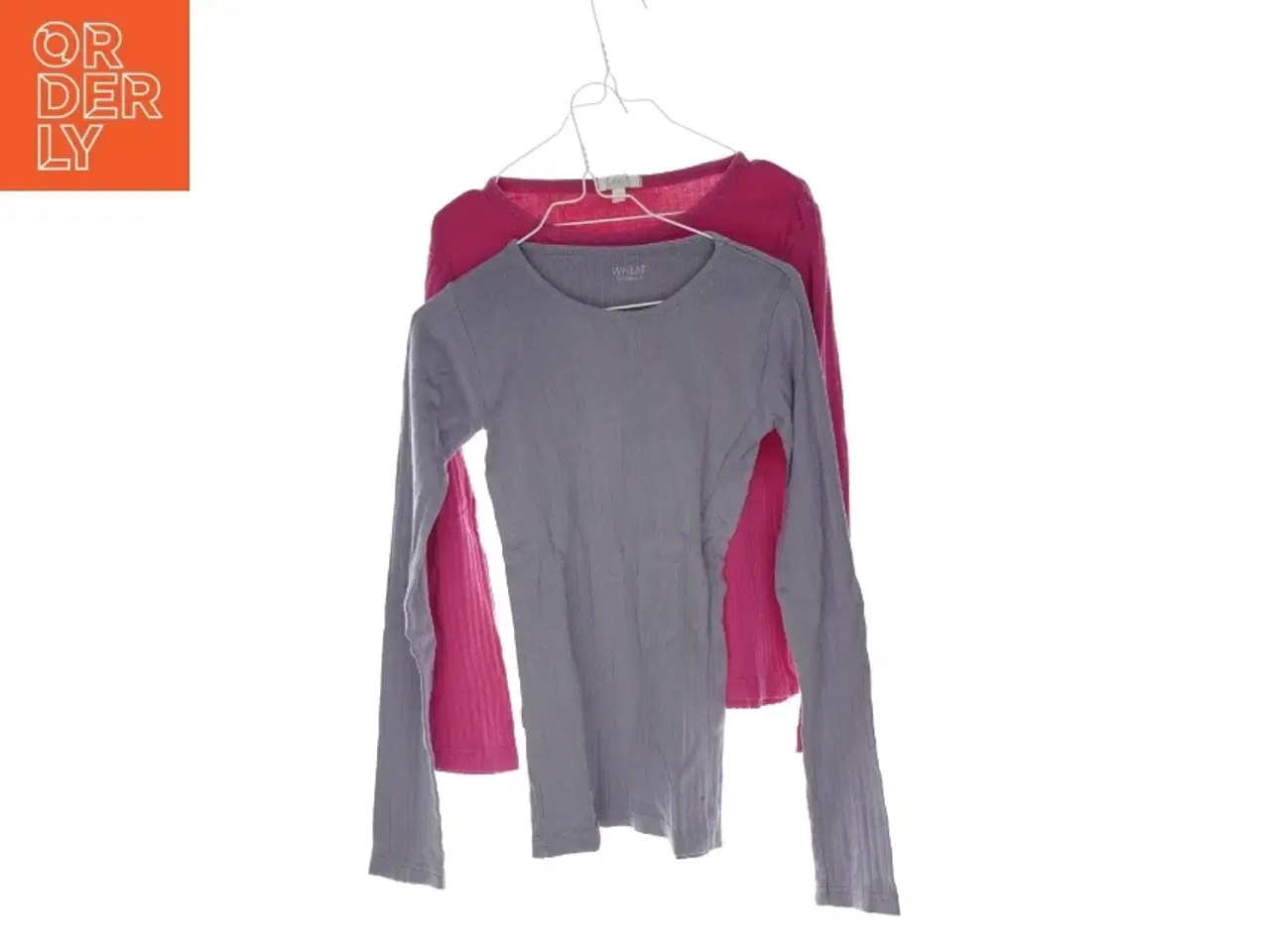 Billede 1 - Bluse (2 stk.) fra Ukendt (str. 140 cm) fra Ukendt (str. 140 cm)