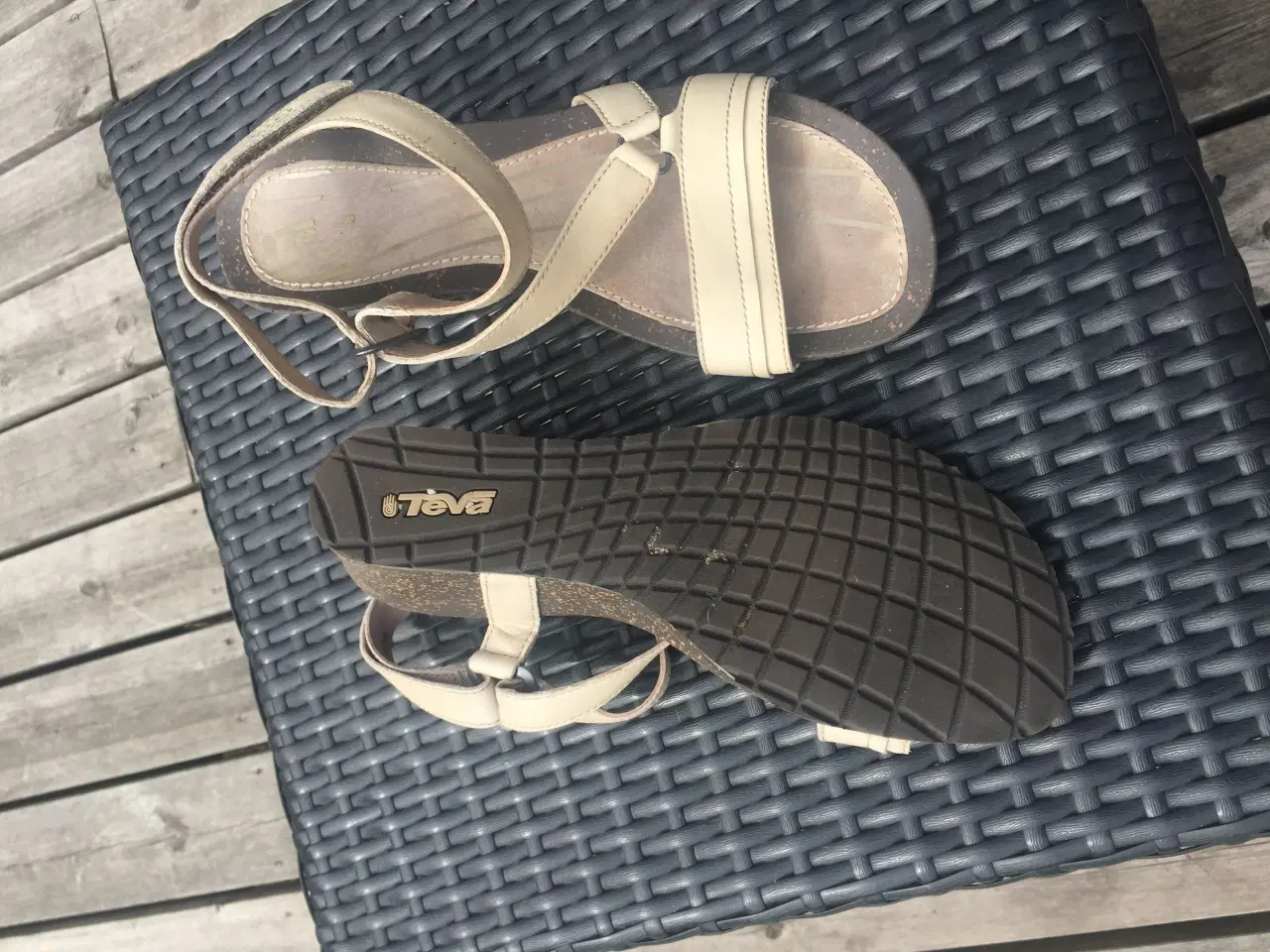 Billede 3 - Elegant sandal fra TEVA i skind.