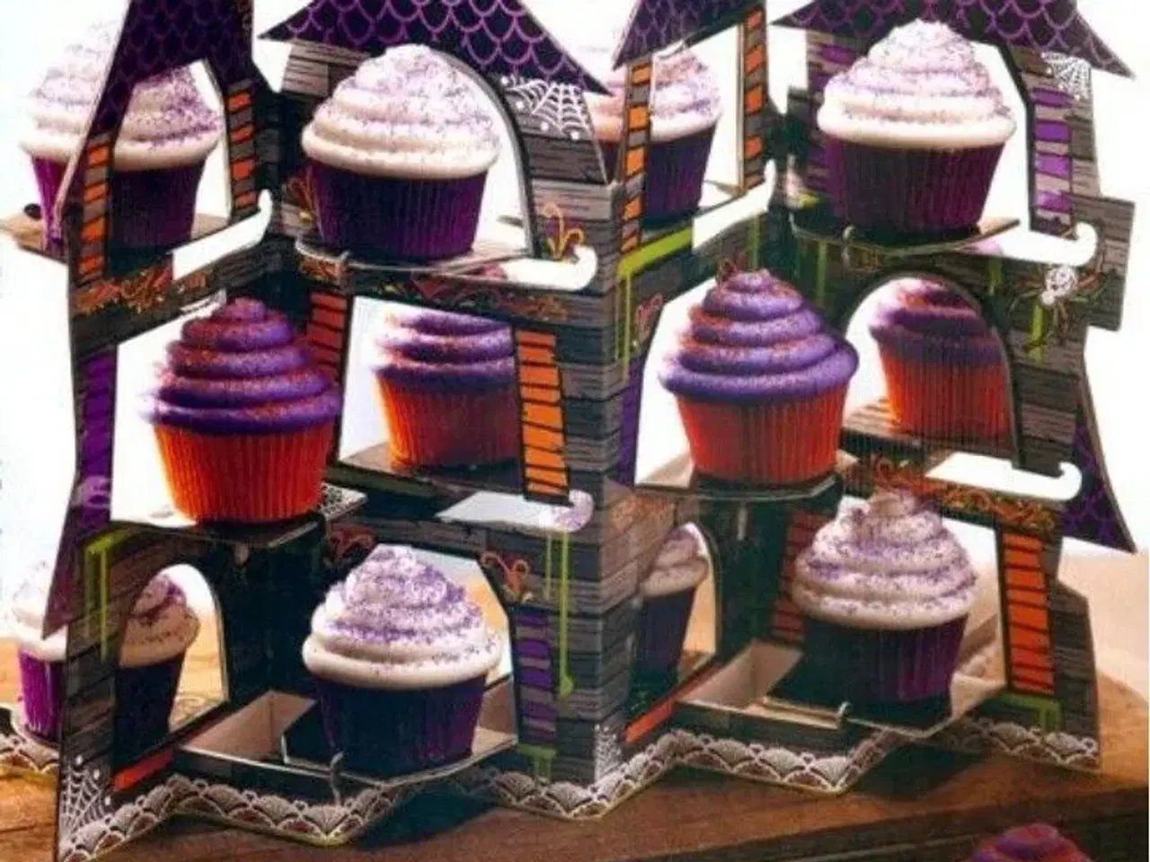 Billede 1 - Halloween haunted house cupcake stander..