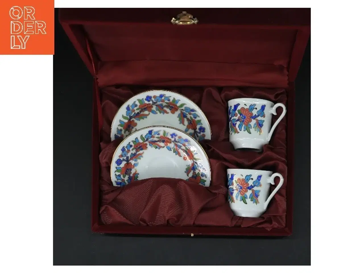 Billede 1 - Porcelæns kaffekop sæt med tallerkener fra Kutahya (str. Ø 11,5& 5,5 cm)