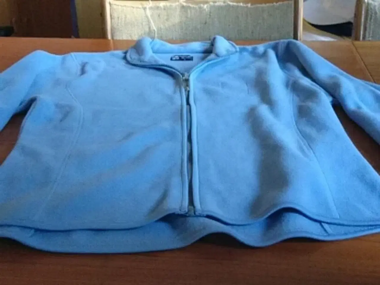 Billede 1 - bluse fless trøje er i størrelserne m. og L og xl