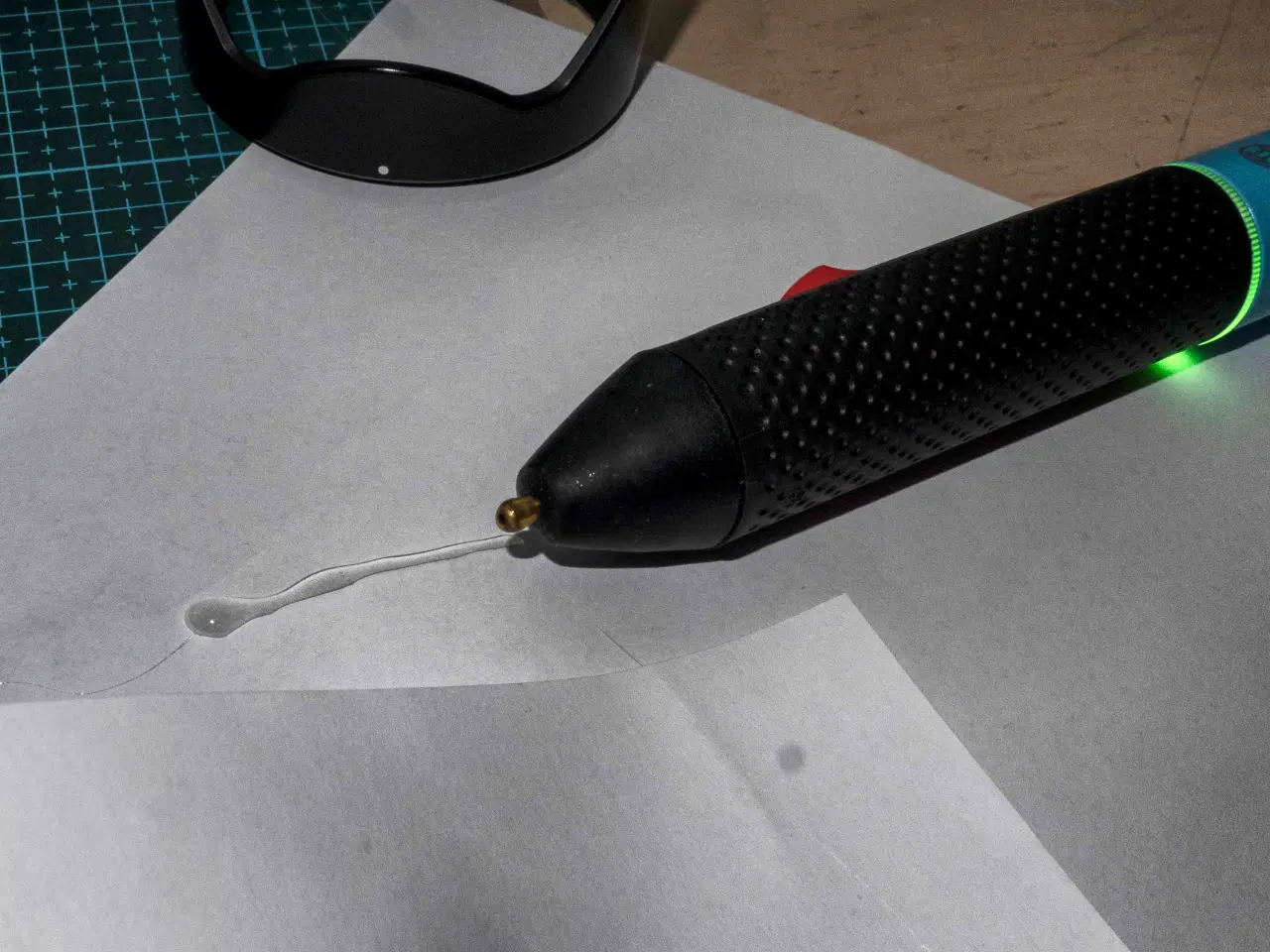 Billede 2 - Lim-Pen  Bosch Blå med oplader og oplad. batterier
