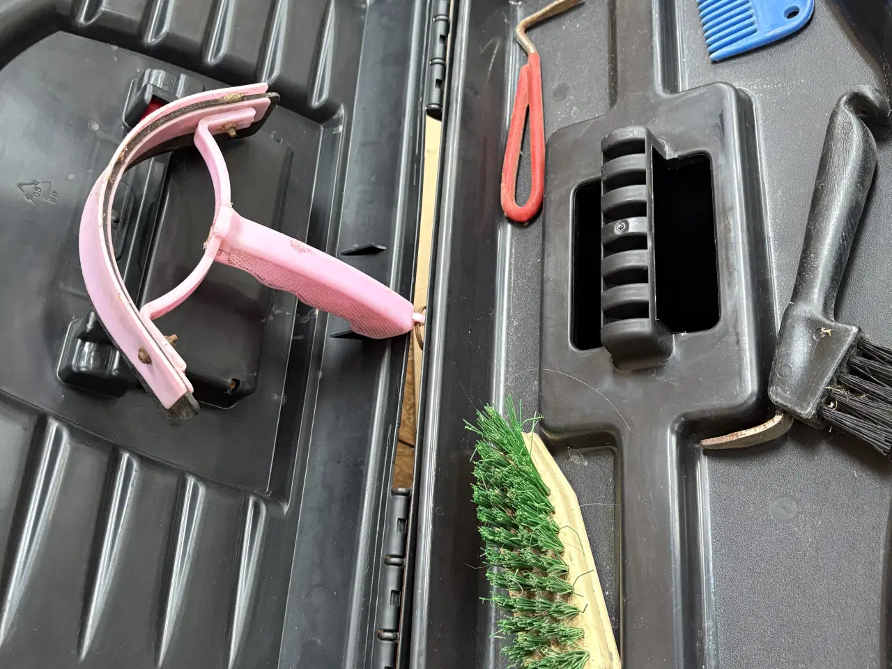 Billede 5 - Strigle kasse med tilbehør 