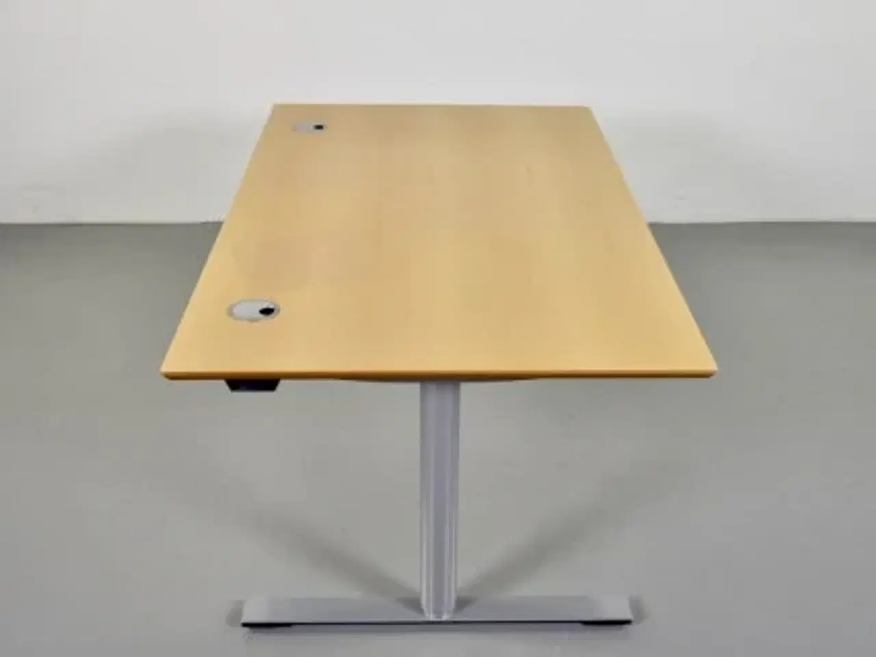 Billede 2 - Hæve-/sænkebord med plade i bøg og på grå stel
