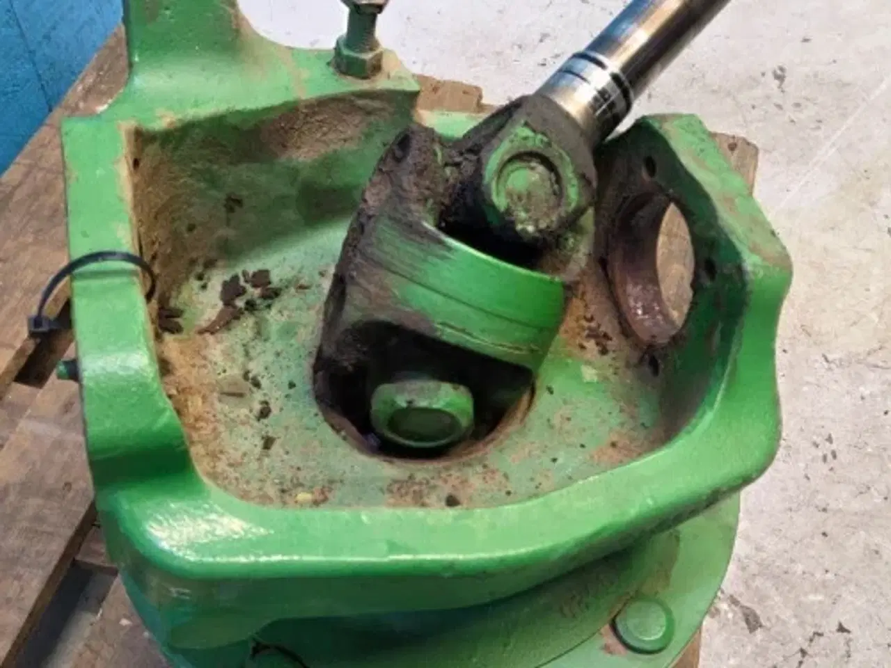 Billede 8 - John Deere 6215R Hjulnav R. L220172