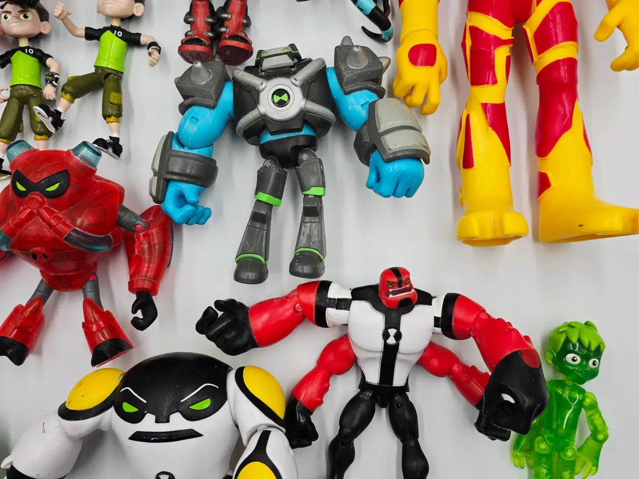 Billede 5 - Ben 10 figurer sælges samlet