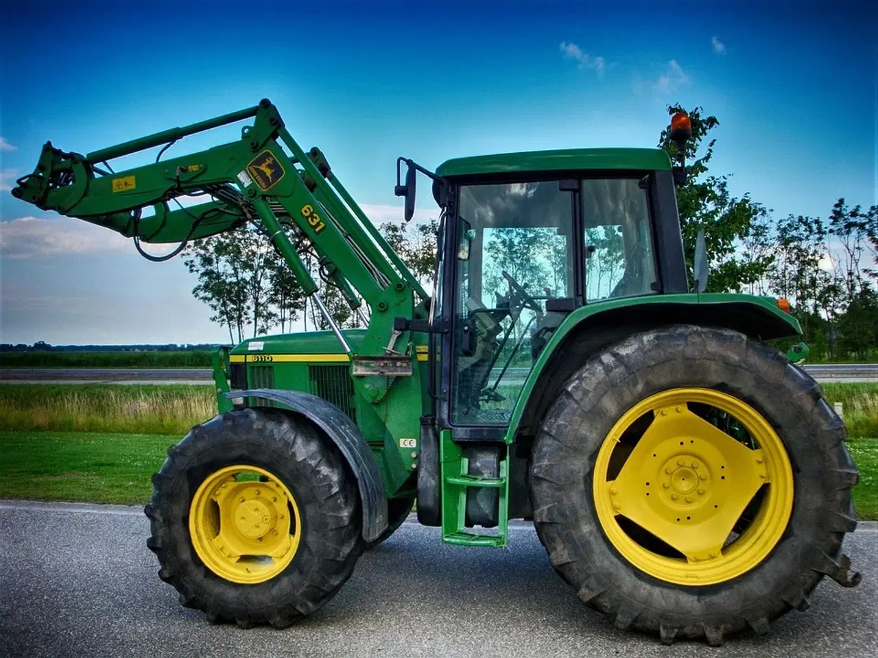 Billede 1 - Køber traktor 4wd. 