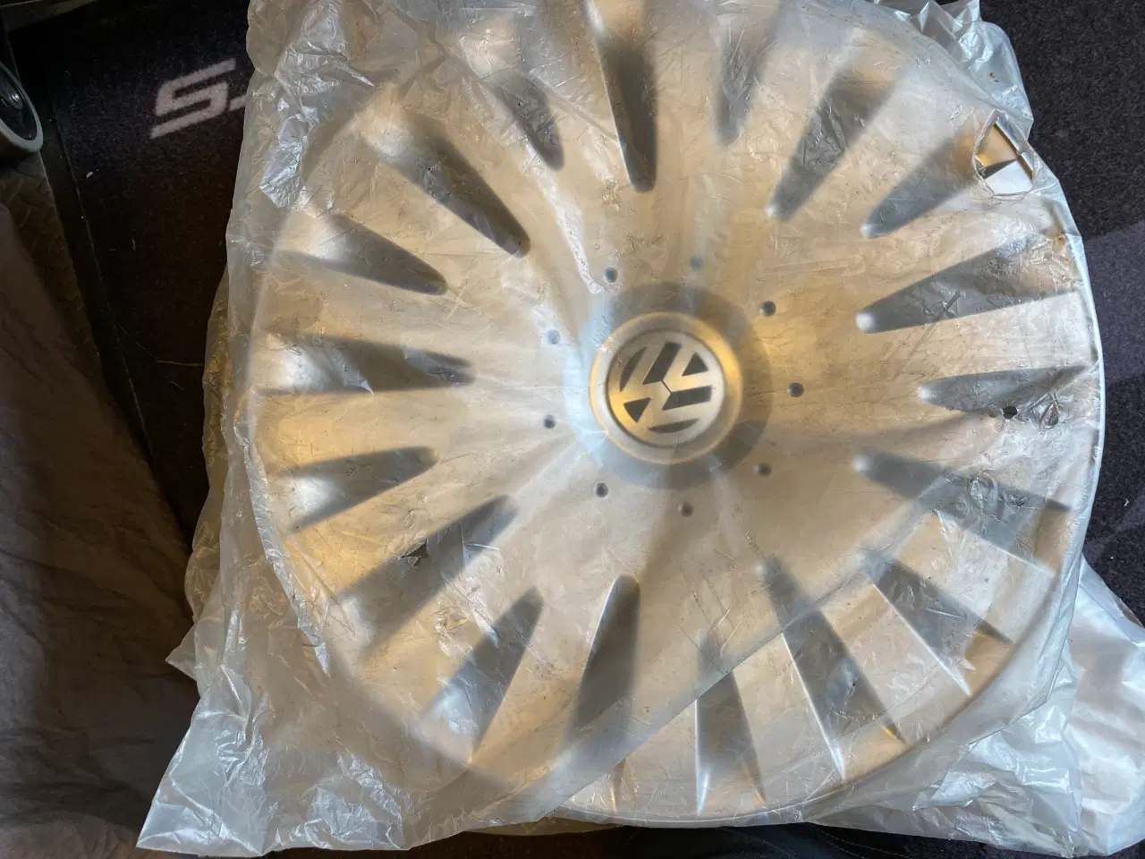 Billede 4 - Originale VW hjulkapsler 16”