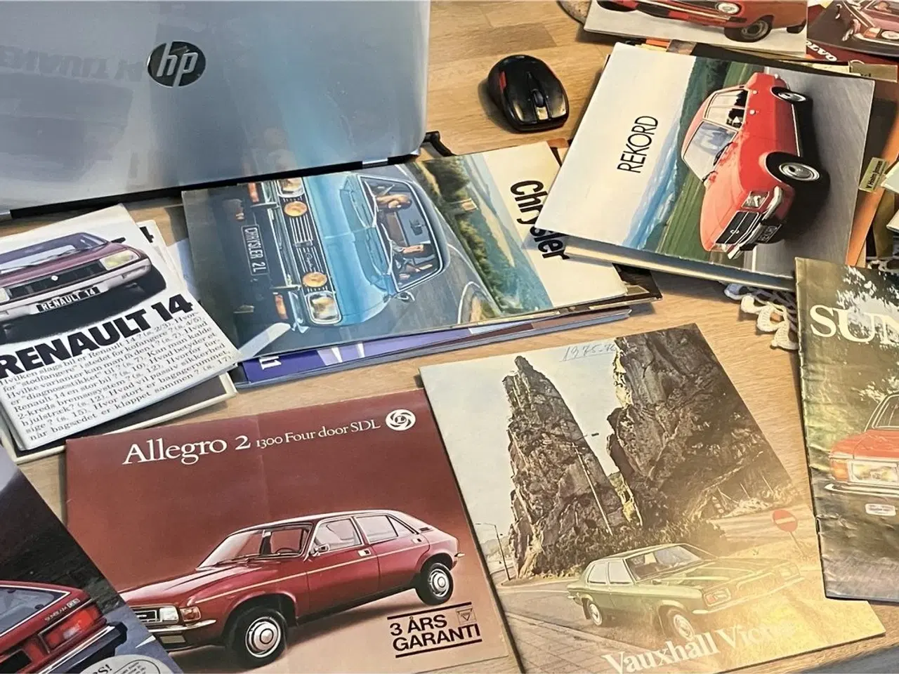 Billede 1 - Bilbrochurer købes - Bil Brochurer købes