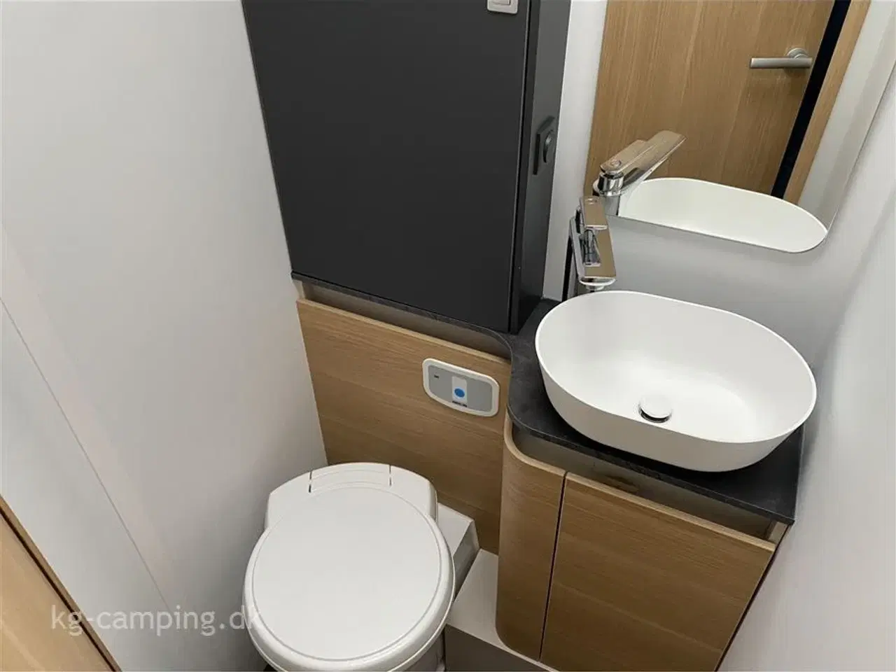 Billede 11 - 2026 - Adria Matrix Ny på lager. Adria Matrix 650 SL med sænkeseng