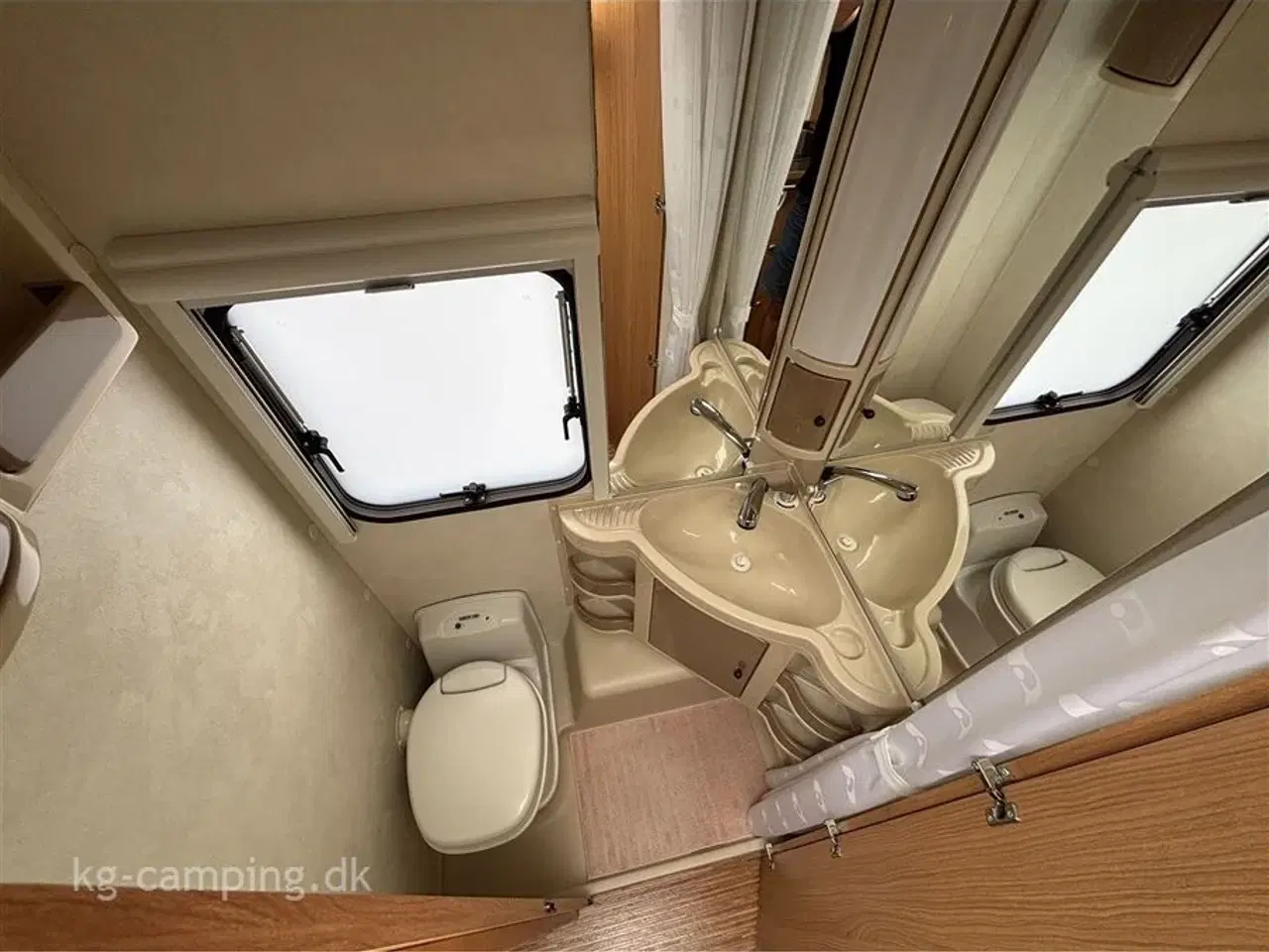 Billede 12 - 2010 - Adria Adora 472 LU   Velholdt enkeltsengsvogn totalvægt 1300