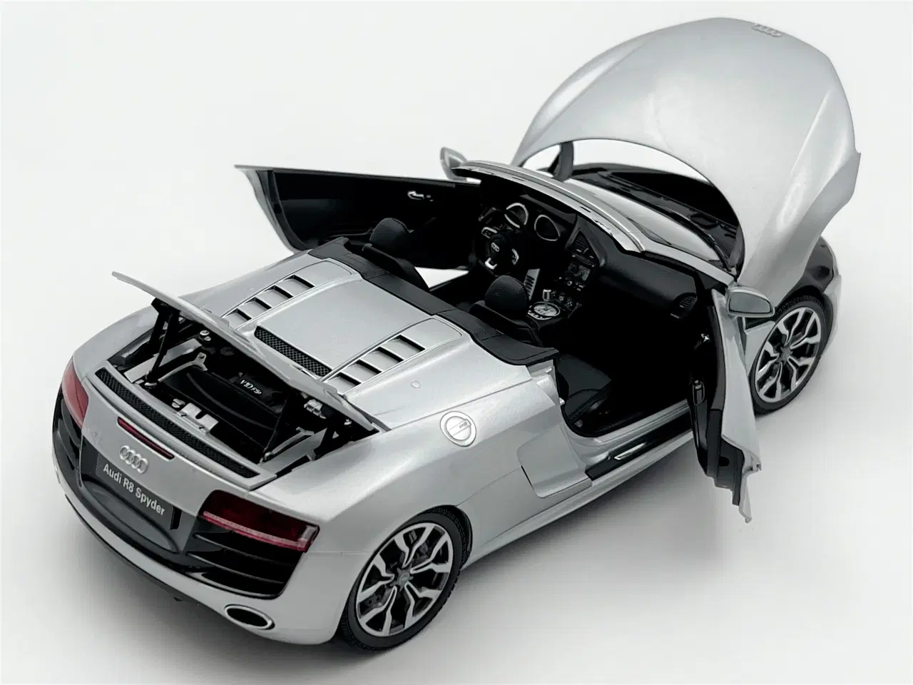 Billede 5 - 2008 Audi R8 5,2 FSI V10 Spyder - 1:18