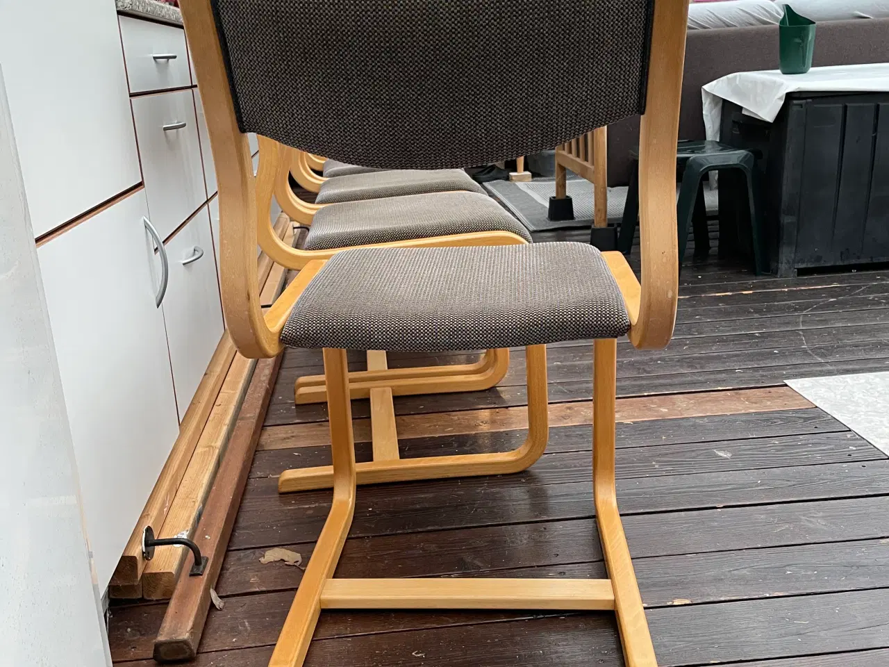 Billede 14 - Bøgetræ spisebord med frisvinger stole