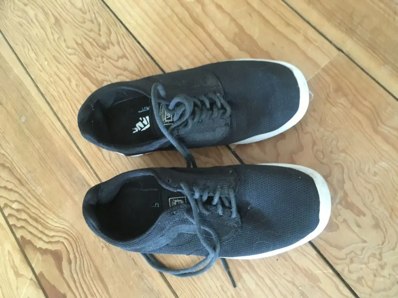 Billede 3 - Sorte Vans str 41, 100 kr inkl fragt