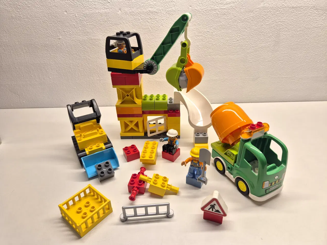 Billede 1 - Duplo Byggeplads med kran, cementblander og gravem