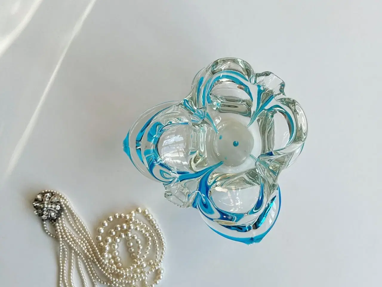 Billede 2 - Tjekkoslovakisk glasskål m blå stribe, NB