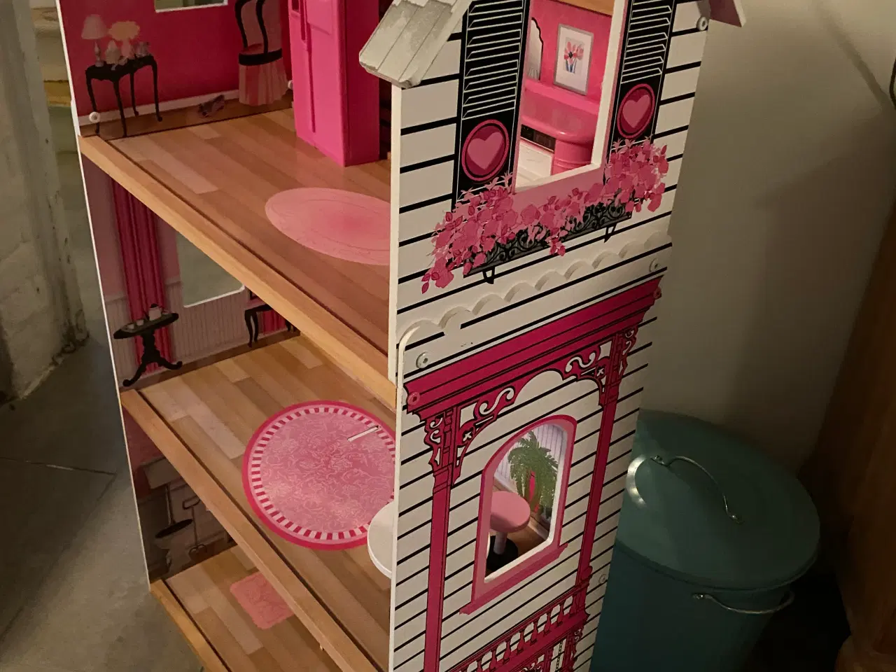 Billede 2 - Dukkehus Barbie størrelse