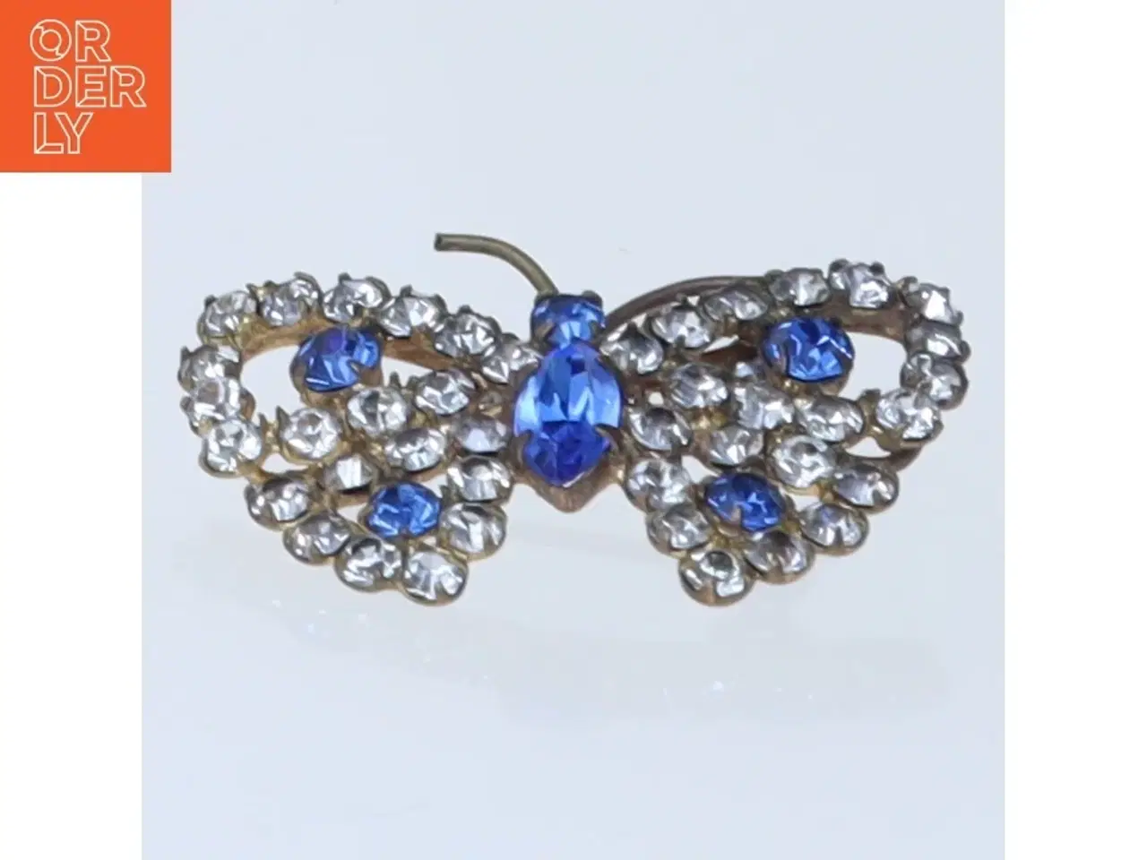 Billede 2 - Sommerfugleformet broche med blå og klare sten (str. 3,5 cm)