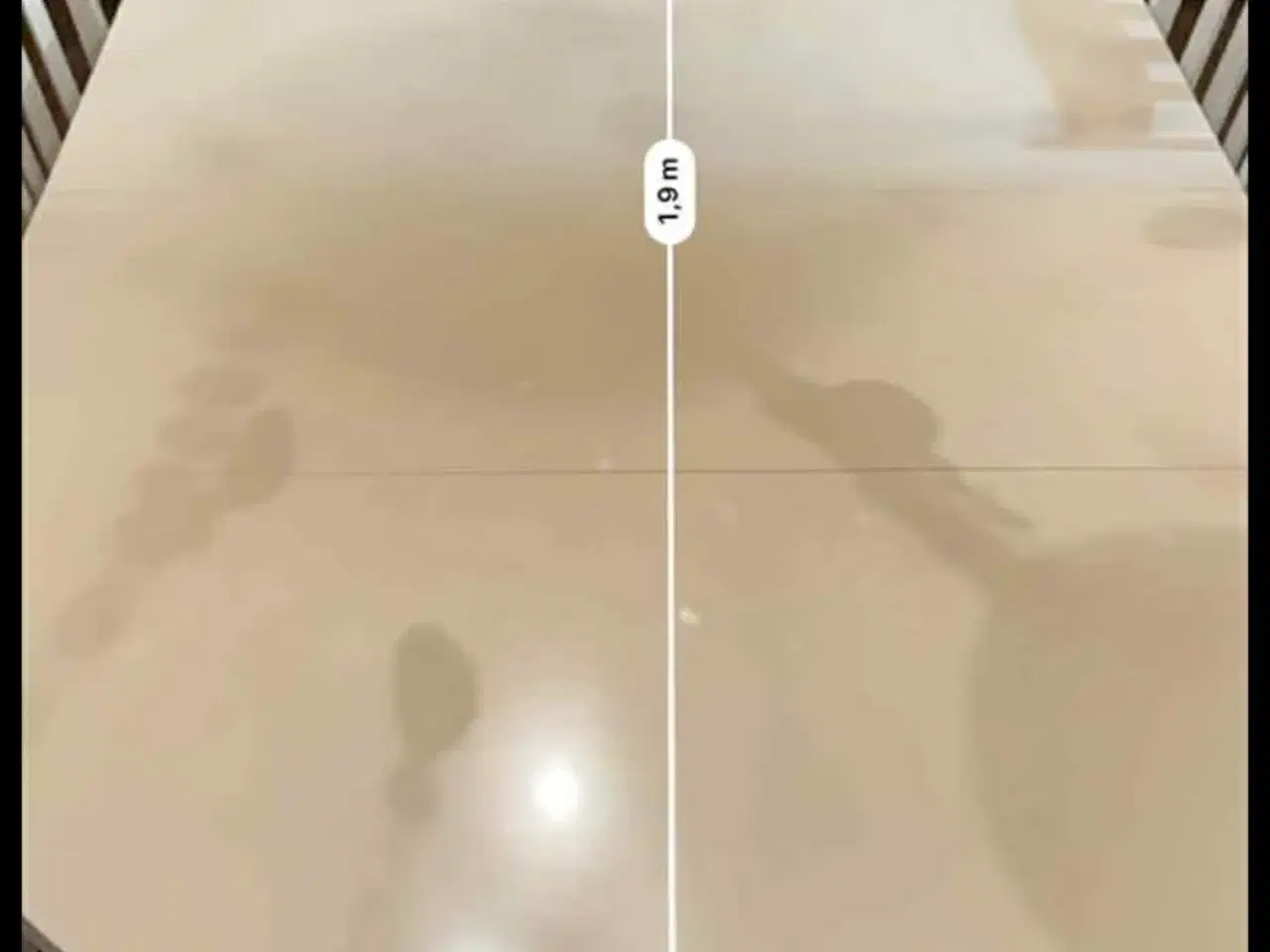 Billede 2 - RESERVERET /  Hvidt spisebord rundt / ovalt