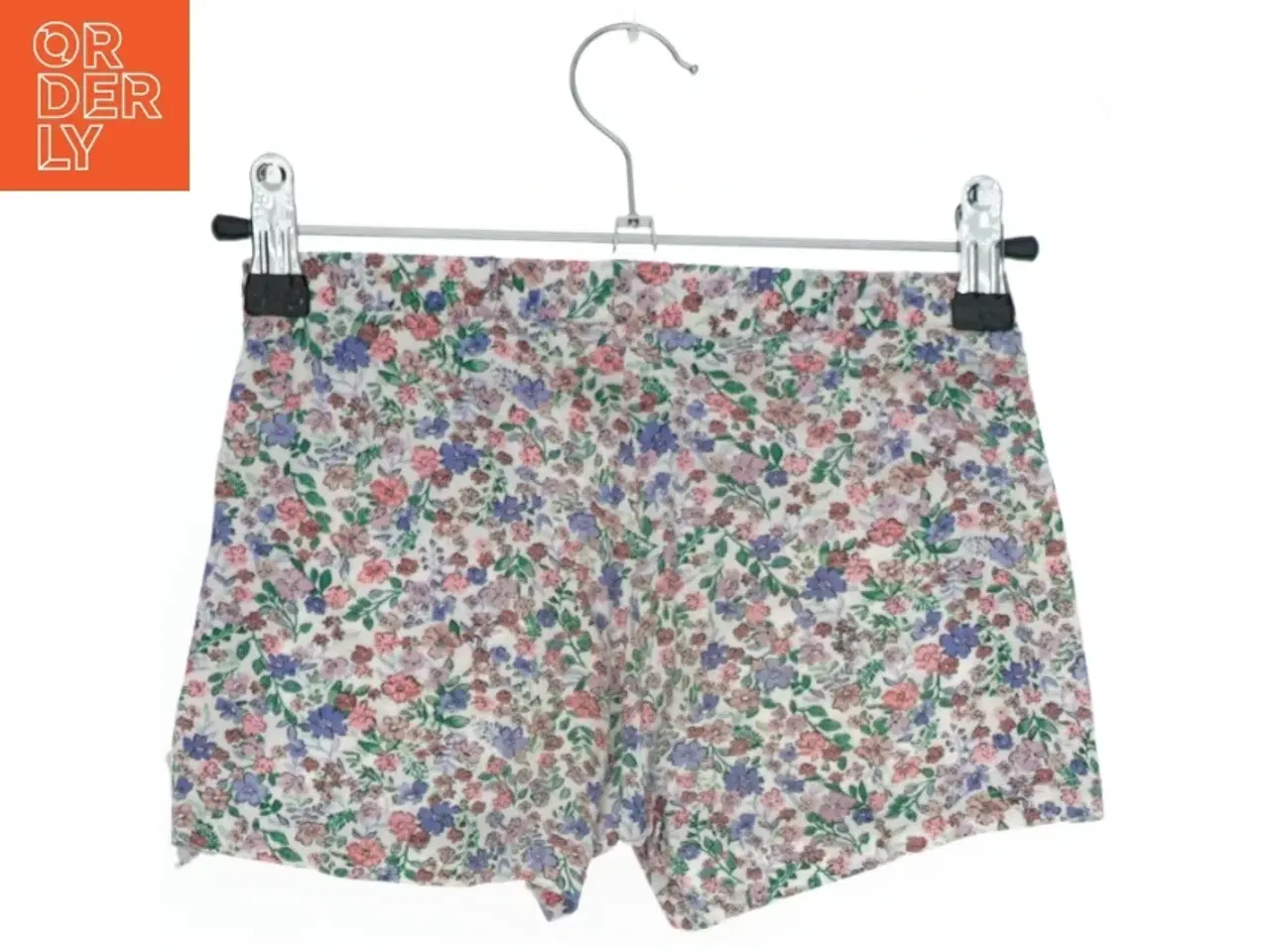 Billede 2 - Blomstrede shorts fra H&M (str. 116)