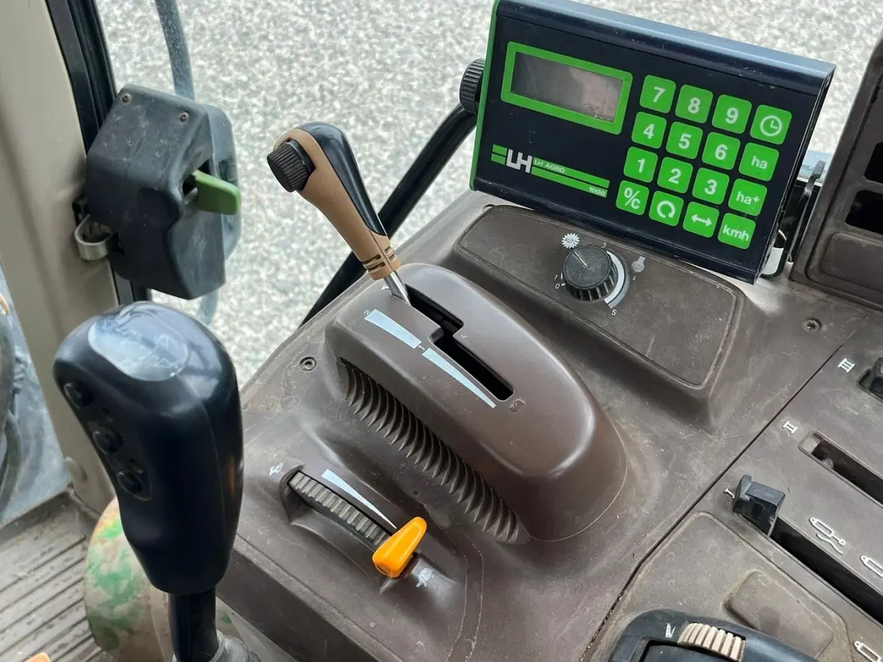 Billede 9 - John Deere 6320 m/JD 631 Frontlæsser  AutoPower og TLS affjedret foraksel