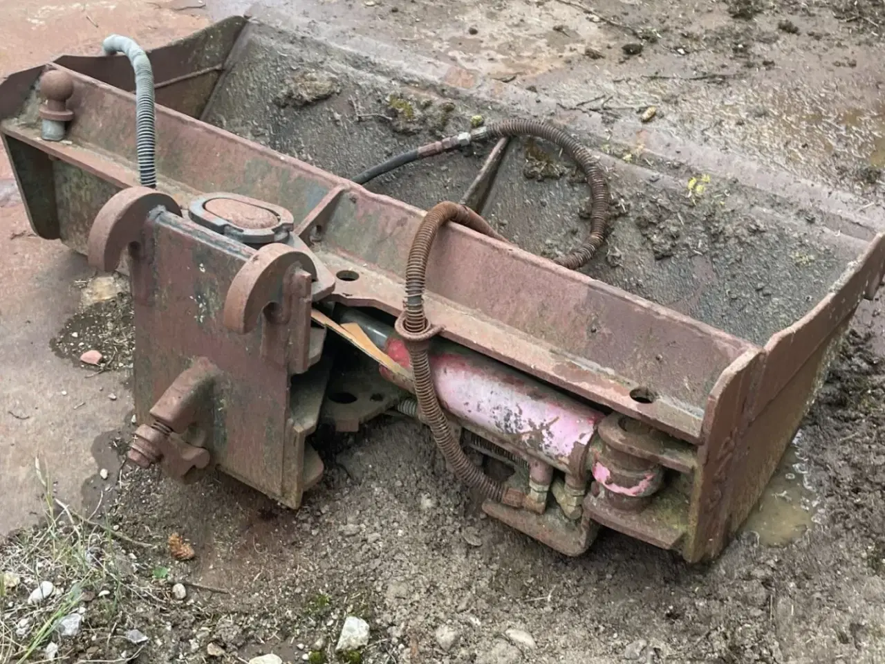 Billede 1 - JCB 60 cm skovl Brugt planerskovl med hydraulisk kip. 130cm,