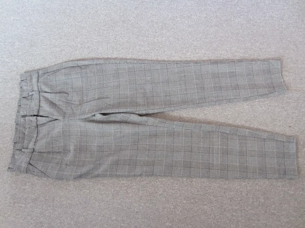 Billede 1 - Flotte bukser i str. M fra Vero Moda