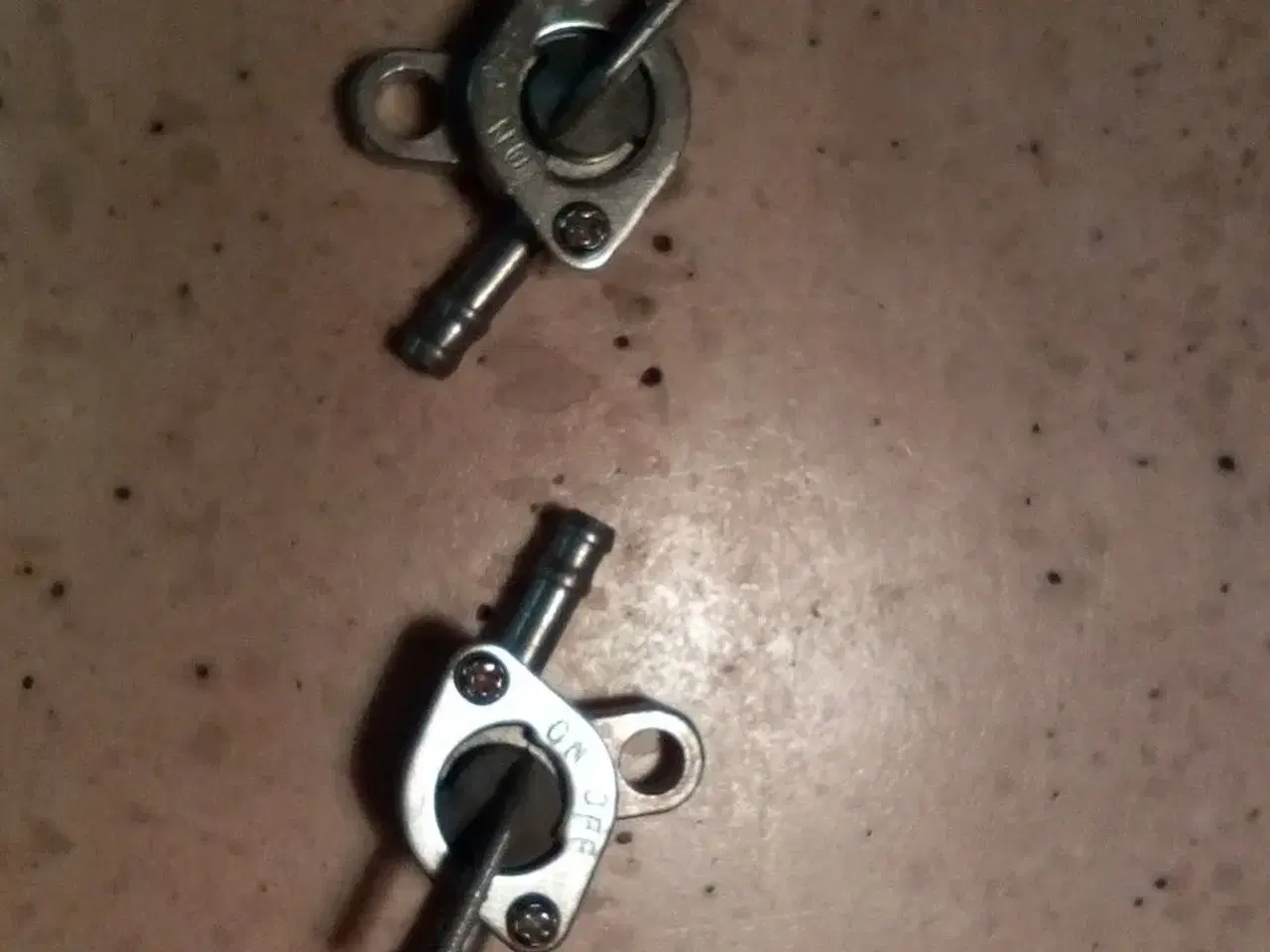 Billede 1 - Benzinhane 