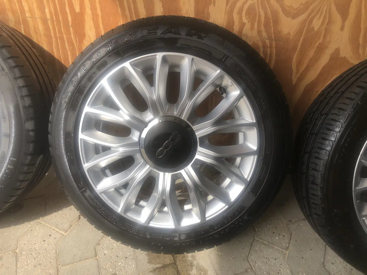 Billede 2 - Originale Fiat 500 Lounge fælge sommerdæk