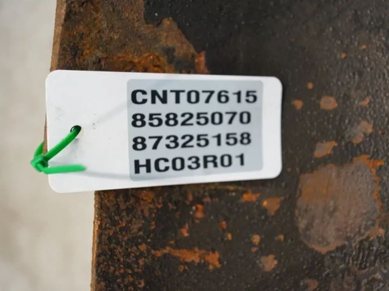 Billede 10 - New Holland LB115 Skærmdele 85825070